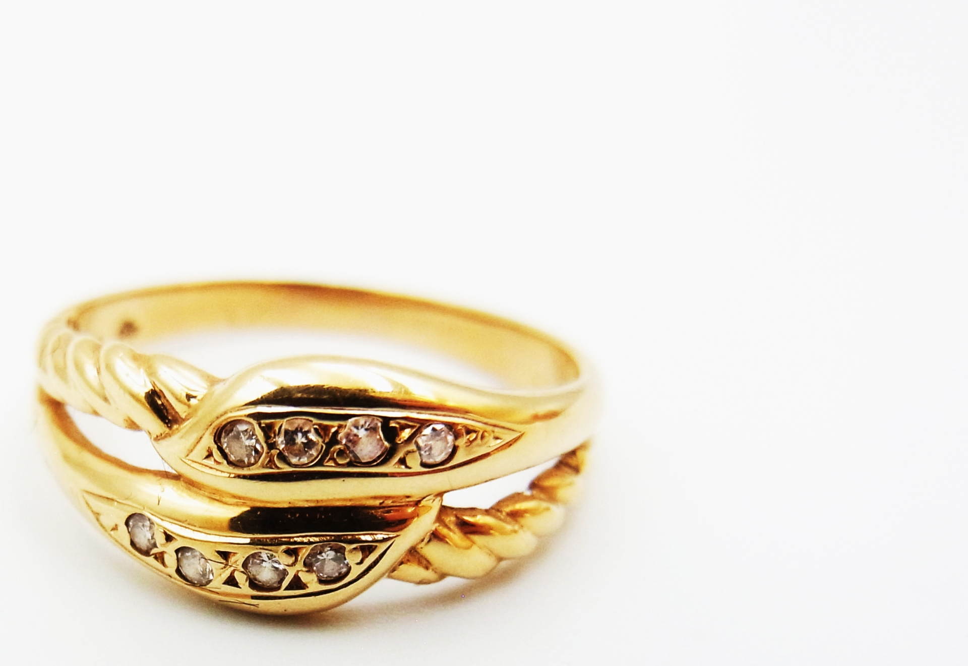 プラチナは錆びる？着用した後のお手入れと錆びや黒ずみの対処法も紹介 | NOTE | ジュエリーリフォーム、オーダーメイドジュエリー専門店 |  カデンシア&コンシェル