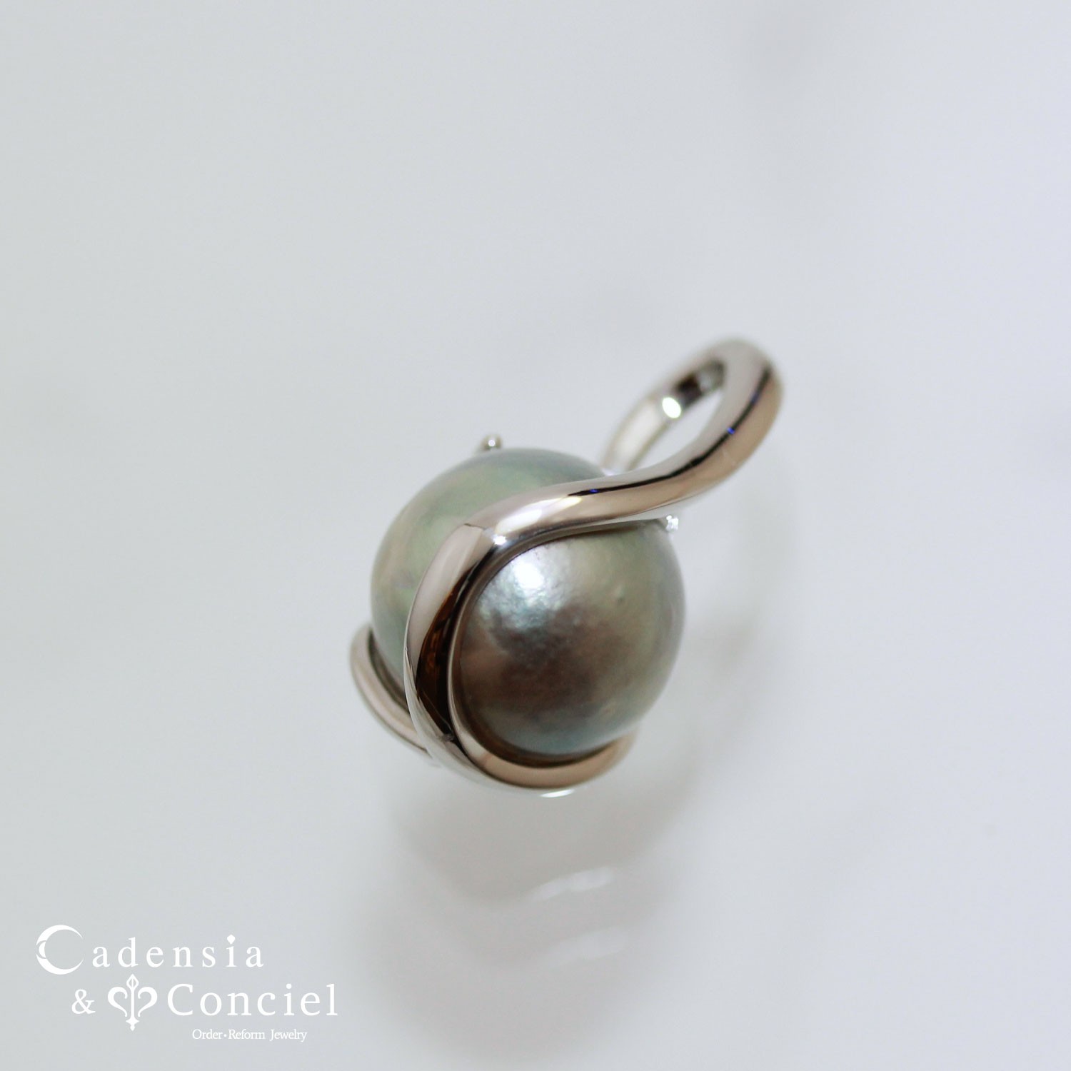 ご遺骨で育てたパールのペンダントトップ