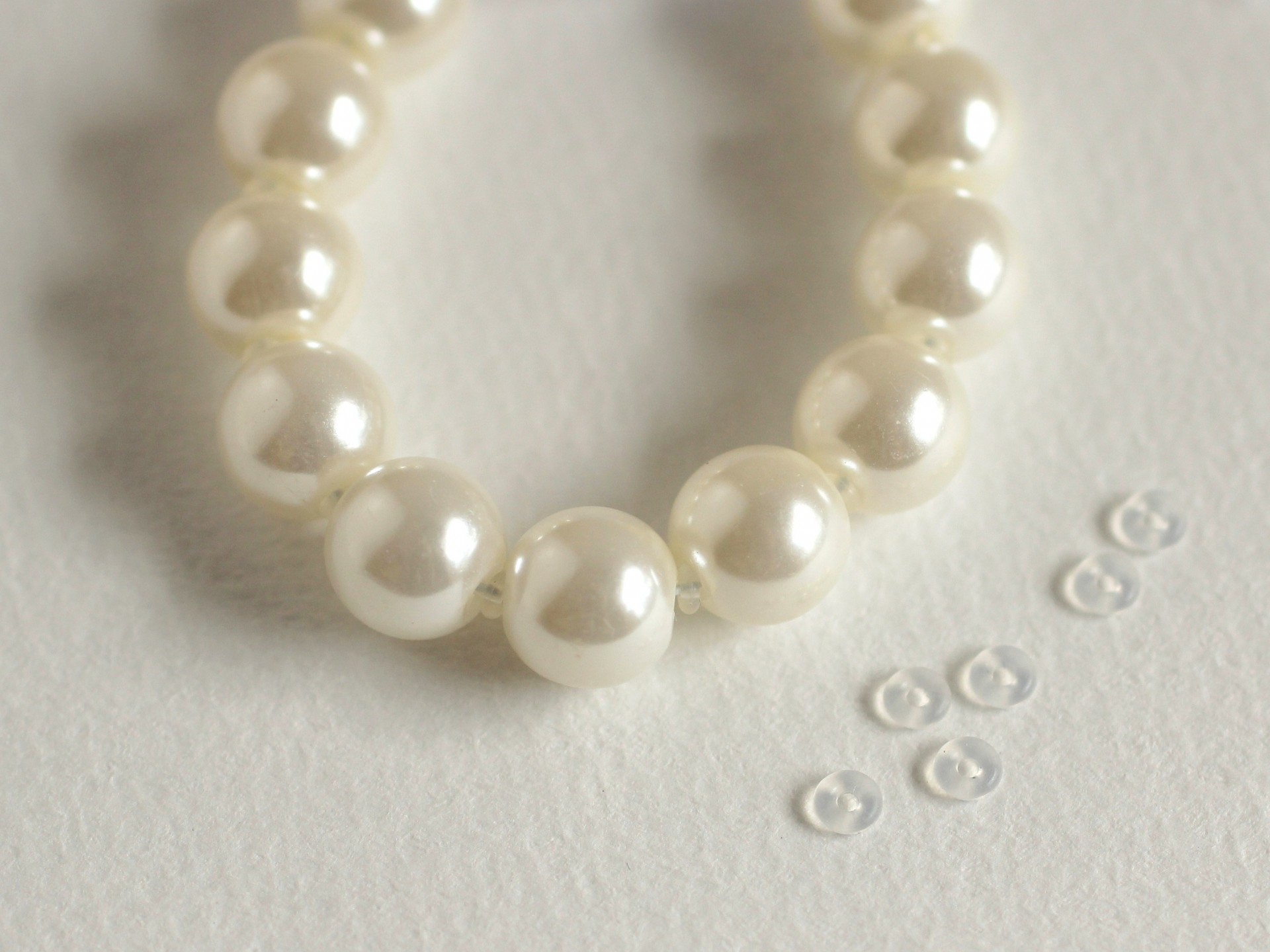 パールの間にシリコンを挟む