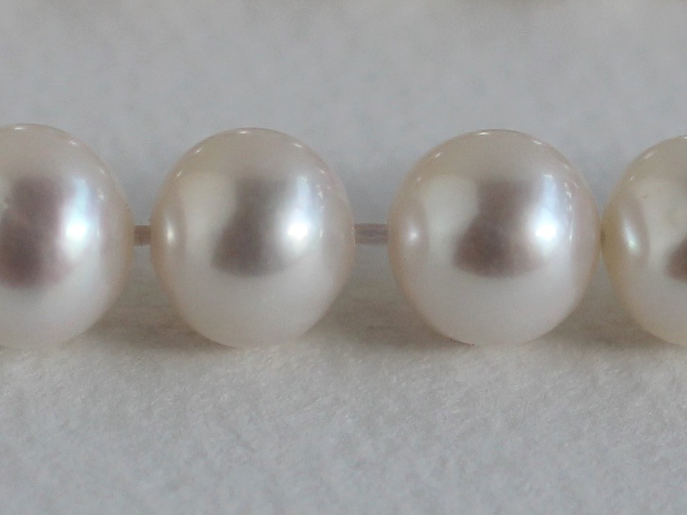 パールネックレスの隙間