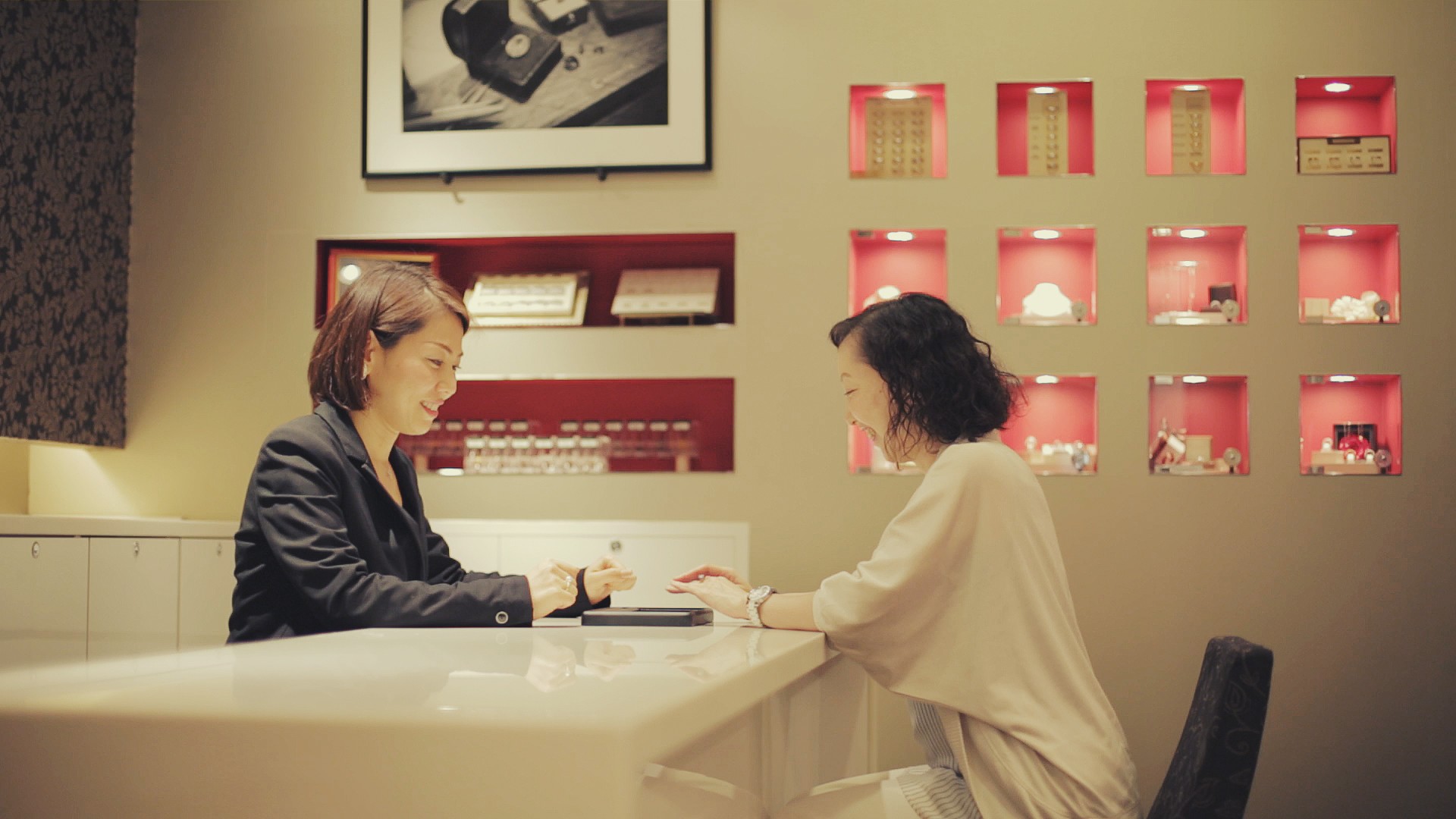 店舗での接客風景